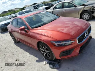 2019 Volvo S60 Momentum with VIN 7JRA22TK0KG001474, listed as a Copart auction lot 42163233 with 33,923 mi miles. Bid and sale history available at carsss.com. Image 4.