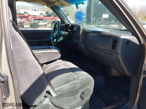 2001 Chevrolet Silverado 1500 LS with VIN 2GCEC19T311291874, listed as a IAAI auction lot 41779794 with 444,086 mi miles. Bid and sale history available at carsss.com. Image 5.