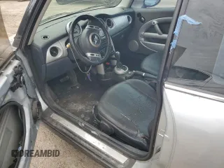 2004 MINI Hardtop with VIN WMWRC33424TJ63121, listed as a Copart auction lot 45724105 with 215,449 mi miles and Salvage Title. Bid and sale history available at DreamBid. Image 7.