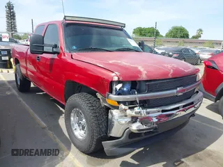 2002 Chevrolet Silverado 1500 LT with VIN 2GCEK19T321107487, listed as a IAAI auction lot 41977474 with 218,793 mi miles. Bid and sale history available at carsss.com. Image 1.