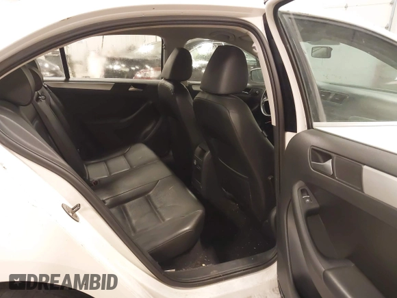 2013 Volkswagen Jetta Sedan SE with VIN 3VWDP7AJ1DM416331, listed as a IAAI auction lot 42037776 with 195,983 mi miles. Bid and sale history available at carsss.com. Image 8.