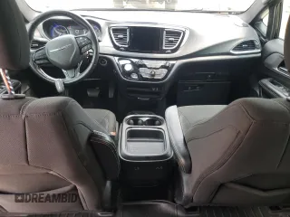 2019 Chrysler Pacifica Touring Plus with VIN 2C4RC1FG5KR603902, listed as a Copart auction lot 58475535 with 136,017 mi miles and Salvage title. Bid and sale history available at DreamBid. Image 8.