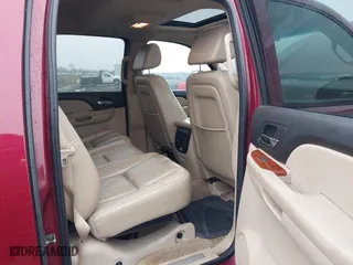 2007 Chevrolet Avalanche LTZ with VIN 3GNFK12327G250385, listed as a IAAI auction lot 42017322 with 243,674 mi miles. Bid and sale history available at carsss.com. Image 8.
