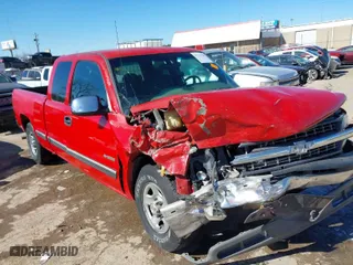 2001 Chevrolet Silverado 1500 LS with VIN 2GCEC19V011162458, listed as a IAAI auction lot 41731501 with 194,931 mi miles. Bid and sale history available at carsss.com. Image 1.