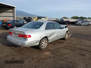 2000 Toyota Camry LE z VIN JT2BF28K6Y0282836, wystawiony jako IAAI lot #41799376 z przebiegiem 210 710 mil mil oraz . Historia ofert i sprzedaży dostępna na DreamBid. Obrazek 4.