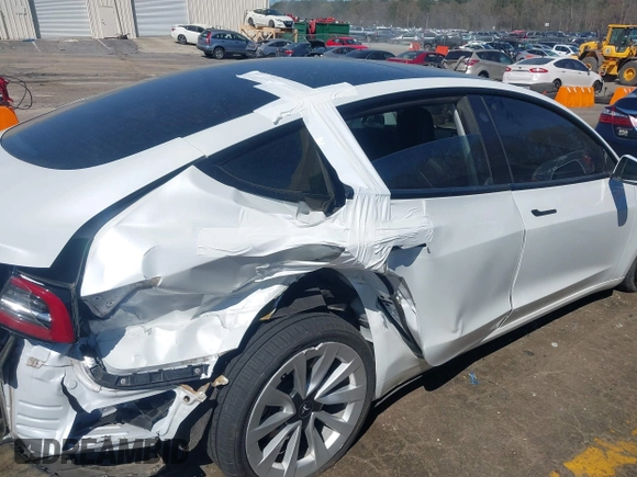 2021 Tesla Model 3 Long Range z VIN 5YJ3E1EB6MF902268, wystawiony jako IAAI lot #41837846 z przebiegiem 37 041 mil mil oraz . Historia ofert i sprzedaży dostępna na DreamBid. Obrazek 16.