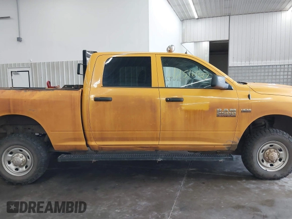 2017 Ram 2500 Tradesman z VIN 3C6TR5CT0HG711590, wystawiony jako IAAI lot #42516927 z przebiegiem 55 073 mil mil oraz . Historia ofert i sprzedaży dostępna na DreamBid. Obrazek 14.