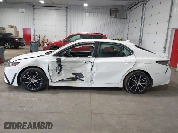 2023 Toyota Camry SE z VIN 4T1G11BK2PU083901, wystawiony jako IAAI lot #41776738 z przebiegiem 31 548 mil mil oraz . Historia ofert i sprzedaży dostępna na DreamBid. Obrazek 14.