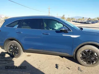 2024 Kia Sorento S z VIN 5XYRL4JC0RG276555, wystawiony jako IAAI lot #41417131 z przebiegiem 7 149 mil mil oraz . Historia ofert i sprzedaży dostępna na DreamBid. Obrazek 13.