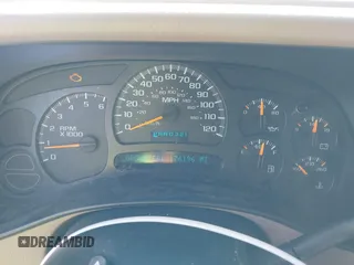 2003 Chevrolet Avalanche with VIN 3GNEK13T33G332498, listed as a IAAI auction lot 42060369 with 176,196 mi miles. Bid and sale history available at carsss.com. Image 7.
