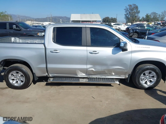 2019 Chevrolet Silverado 1500 LT with VIN 3GCPWCED9KG288268, listed as a IAAI auction lot 41860439 with 61,954 mi miles. Bid and sale history available at carsss.com. Image 13.