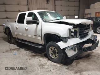 2007 GMC Sierra 2500HD SLT with VIN 1GTHK236X7F551200, listed as a IAAI auction lot 42318957 with 181,784 mi miles and . Bid and sale history available at DreamBid. Image 1.