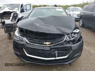 2017 Chevrolet Cruze LS z VIN 1G1BC5SM2H7223276, wystawiony jako IAAI lot #42188962 z przebiegiem 102 796 mil mil oraz . Historia ofert i sprzedaży dostępna na DreamBid. Obrazek 13.