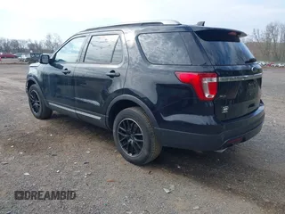 2017 Ford Explorer XLT z VIN 1FM5K8D85HGA83499, wystawiony jako IAAI lot #42059299 z przebiegiem 76 484 mil mil oraz . Historia ofert i sprzedaży dostępna na DreamBid. Obrazek 3.
