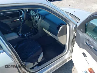 2005 Chrysler 300 with VIN 2C3AA53G35H634689, listed as a IAAI auction lot 40523572 with 1 mi miles. Bid and sale history available at carsss.com. Image 5.