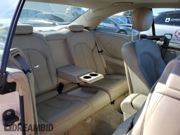 2006 Mercedes-Benz CLK 350 z VIN WDBTJ56JX6F169342, wystawiony jako Copart lot #81269934 z przebiegiem 256 605 mil mil oraz Szkoda całkowita • Salvage title. Historia ofert i sprzedaży dostępna na DreamBid. Obrazek 10.