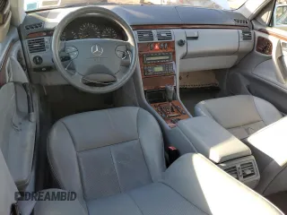 2000 Mercedes-Benz E-Class AWD with VIN WDBJF82G1YX028712, listed as a Copart auction lot 43983315 with 201,037 mi miles and Salvage Title. Bid and sale history available at carsss.com. Image 8.