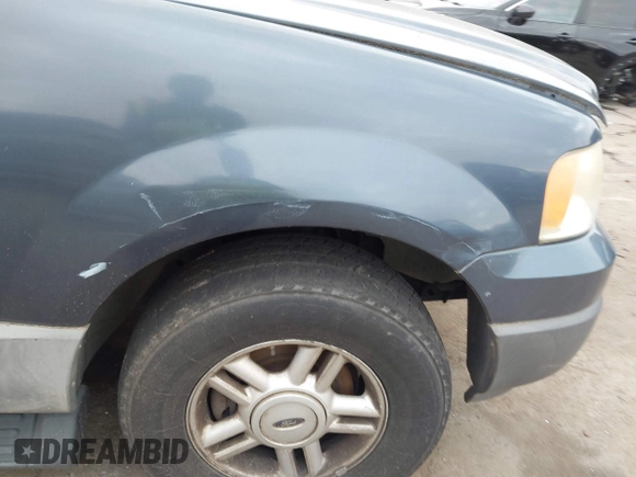 2004 Ford Expedition Special Service with VIN 1FMPU15L24LA43038, listed as a IAAI auction lot 41738454 with 238,489 mi miles. Bid and sale history available at carsss.com. Image 6.