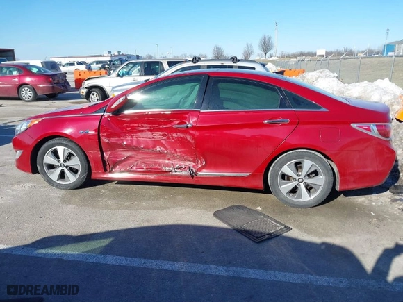 2012 Hyundai Sonata Hybrid with VIN KMHEC4A42CA025322, listed as a IAAI auction lot 41412200 with 69,930 mi miles. Bid and sale history available at carsss.com. Image 14.