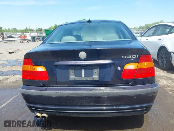 2005 BMW 3 Series 330i с VIN WBAEV53445KM40931, выставлен на аукционе IAAI как лот 42061235 с пробегом 298 421 миль миль и . История ставок и продаж доступна на DreamBid. Изображение 16.