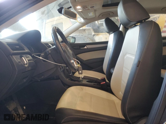 2014 Volkswagen Passat SE z VIN 1VWBN7A35EC121511, wystawiony jako Copart lot #48156315 z przebiegiem 136 472 mil mil oraz Szkoda całkowita • Salvage title. Historia ofert i sprzedaży dostępna na DreamBid. Obrazek 7.