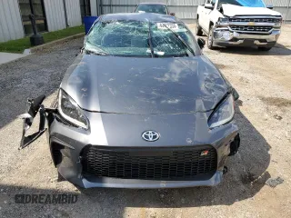 2024 Toyota GR86 Premium with VIN JF1ZNBE16R8752988, listed as a Copart auction lot 63152334 with 2,233 mi miles and Salvage Title. Bid and sale history available at carsss.com. Image 5.