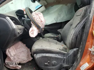 2015 Jeep Cherokee Trailhawk z VIN 1C4PJMBS7FW704980, wystawiony jako Copart lot #70334472 z przebiegiem 127 562 mil mil oraz Szkoda całkowita • Salvage title. Historia ofert i sprzedaży dostępna na DreamBid. Obrazek 7.