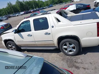 2013 Chevrolet Avalanche LTZ with VIN 3GNTKGE71DG122204, listed as a IAAI auction lot 42513923 with 152,733 mi miles and . Bid and sale history available at DreamBid. Image 14.