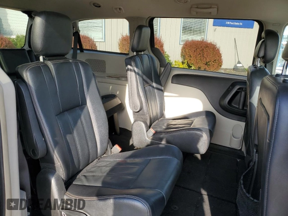 2015 Chrysler Town & Country Touring with VIN 2C4RC1BG8FR645492, listed as a Copart auction lot 51980835 with 117,958 mi miles and Non Repairable. Bid and sale history available at carsss.com. Image 11.