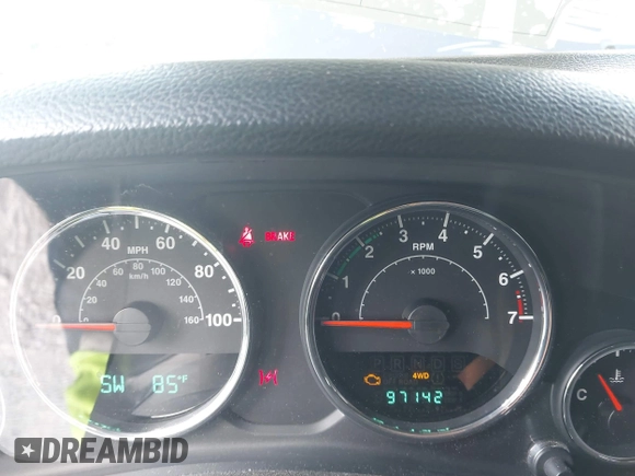 2012 Jeep Wrangler Sport z VIN 1C4AJWAG2CL286680, wystawiony jako IAAI lot #42434411 z przebiegiem 97 142 mil mil oraz . Historia ofert i sprzedaży dostępna na DreamBid. Obrazek 7.