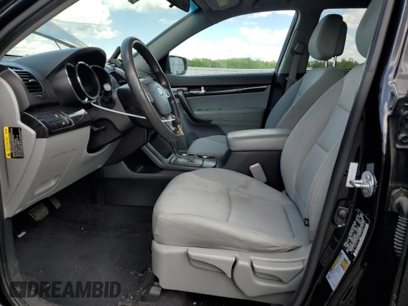 2013 Kia Sorento LX с VIN 5XYKT4A28DG421648, выставлен на аукционе Copart как лот 55887275 с пробегом 173 113 миль миль и Списание • Salvage title. История ставок и продаж доступна на DreamBid. Изображение 7.
