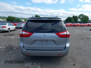 2017 Toyota Sienna XLE Auto Access Seat z VIN 5TDYZ3DC9HS819788, wystawiony jako IAAI lot #42296376 z przebiegiem 77 094 mil mil oraz . Historia ofert i sprzedaży dostępna na DreamBid. Obrazek 16.