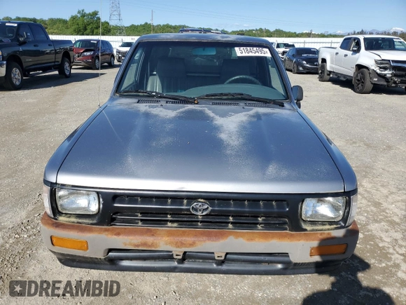 1993 Toyota Pickup z VIN 4TARN81AXPZ113969, wystawiony jako Copart lot #51845495 z przebiegiem 278 277 mil mil oraz Czysty tytuł • Clean title. Historia ofert i sprzedaży dostępna na DreamBid. Obrazek 5.