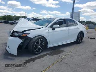 2018 Toyota Camry LE z VIN 4T1B11HK6JU660115, wystawiony jako Copart lot #58396555 z przebiegiem 181 647 mil mil oraz Szkoda całkowita • Salvage title. Historia ofert i sprzedaży dostępna na DreamBid. Obrazek 1.