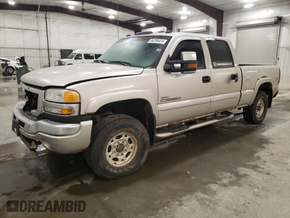 2005 GMC Sierra 2500HD SLT z VIN 1GTHK23275F945912, wystawiony jako Copart lot #84298424 z przebiegiem 241 490 mil mil oraz Szkoda całkowita • Salvage title. Historia ofert i sprzedaży dostępna na DreamBid. Obrazek 1.