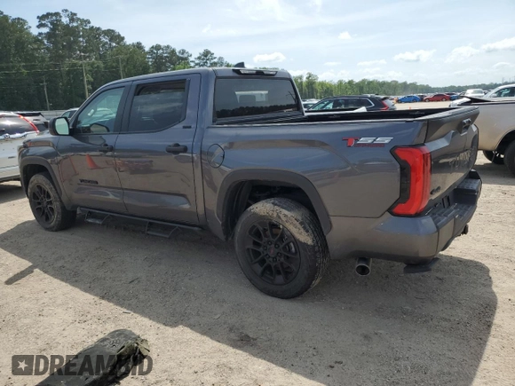 2024 Toyota Tundra SR5 z VIN 5TFLA5DB0RX151993, wystawiony jako Copart lot #56543025 z przebiegiem 17 502 mil mil oraz Szkoda całkowita • Salvage title. Historia ofert i sprzedaży dostępna na DreamBid. Obrazek 2.