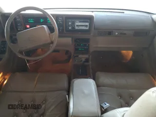 1991 Cadillac Seville z VIN 1G6KS53B5MU825563, wystawiony jako Copart lot #81541154 z przebiegiem 93 284 mil mil oraz Czysty tytuł • Clean title. Historia ofert i sprzedaży dostępna na DreamBid. Obrazek 8.