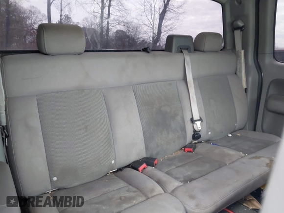 2005 Ford F-150 XLT with VIN 1FTPX12575NA22872, listed as a IAAI auction lot 41532157 with 261,093 mi miles. Bid and sale history available at carsss.com. Image 8.
