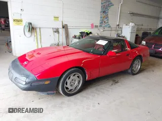 1992 Chevrolet Corvette with VIN 1G1YY23P1N5108131, listed as a IAAI auction lot 42115971 with 132,210 mi miles. Bid and sale history available at carsss.com. Image 2.