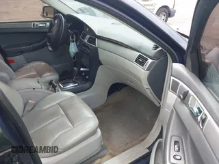 2007 Chrysler Pacifica Touring z VIN 2A8GM68XX7R337064, wystawiony jako IAAI lot #42089124 z przebiegiem 226 919 mil mil oraz . Historia ofert i sprzedaży dostępna na DreamBid. Obrazek 5.