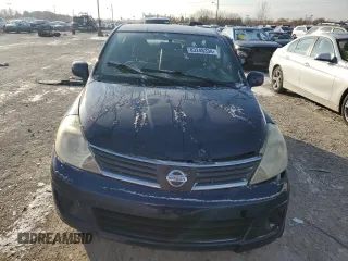 2007 Nissan Versa SL z VIN 3N1BC13E87L368908, wystawiony jako Copart lot #83246334 z przebiegiem Nie podano mil oraz Nie do naprawy • Non repairable. Historia ofert i sprzedaży dostępna na DreamBid. Obrazek 5.