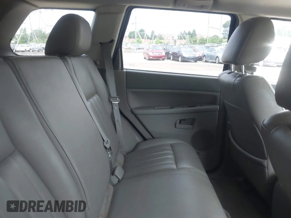 2005 Jeep Grand Cherokee Laredo с VIN 1J4HR48N95C702088, выставлен на аукционе IAAI как лот 42618348 с пробегом Не указан миль и . История ставок и продаж доступна на DreamBid. Изображение 8.