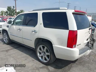 2013 Cadillac Escalade z VIN 1GYS4EEJ1DR298114, wystawiony jako IAAI lot #42374071 z przebiegiem 146 433 mil mil oraz . Historia ofert i sprzedaży dostępna na DreamBid. Obrazek 3.