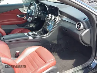 2019 Mercedes-Benz C 43 AMG z VIN WDDWK6EB6KF806576, wystawiony jako IAAI lot #42512426 z przebiegiem 44 848 mil mil oraz . Historia ofert i sprzedaży dostępna na DreamBid. Obrazek 5.