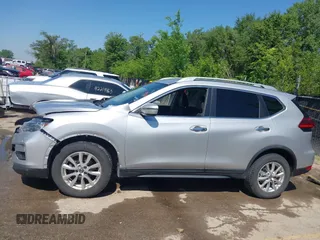 2017 Nissan Rogue SV z VIN KNMAT2MTXHP537375, wystawiony jako IAAI lot #42212804 z przebiegiem 206 335 mil mil oraz . Historia ofert i sprzedaży dostępna na DreamBid. Obrazek 14.