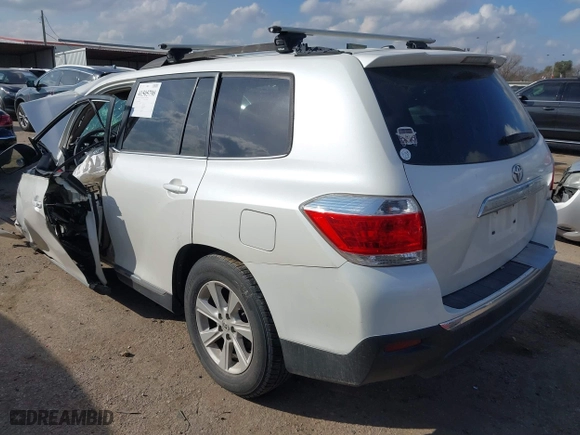2011 Toyota Highlander with VIN 5TDZK3EH9BS046931, listed as a IAAI auction lot 41505790 with 1 mi miles. Bid and sale history available at carsss.com. Image 3.
