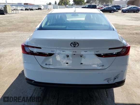 2025 Toyota Camry LE z VIN 4T1DAACK9SU061095, wystawiony jako Copart lot #59724705 z przebiegiem 9 032 mil mil oraz Czysty tytuł • Clean title. Historia ofert i sprzedaży dostępna na DreamBid. Obrazek 6.
