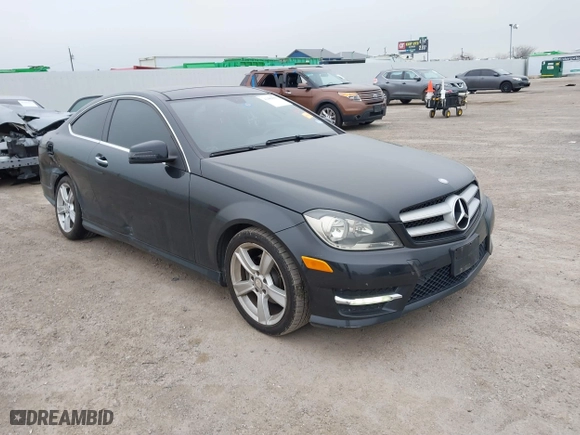 2013 Mercedes-Benz C-Class C 250 with VIN WDDGJ4HB9DG052612, listed as a IAAI auction lot 41489650 with 117,849 mi miles. Bid and sale history available at carsss.com. Image 1.