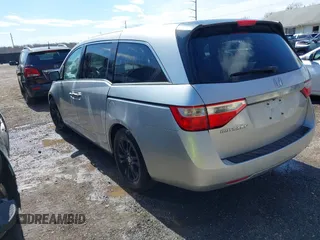 2013 Honda Odyssey EX z VIN 5FNRL5H43DB042964, wystawiony jako IAAI lot #41877997 z przebiegiem 130 282 mil mil oraz . Historia ofert i sprzedaży dostępna na DreamBid. Obrazek 3.