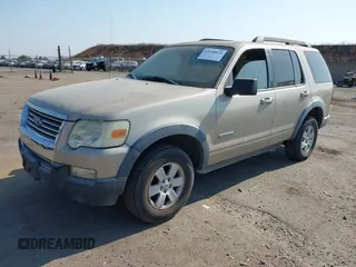 2007 Ford Explorer XLT z VIN 1FMEU63E97UA35137, wystawiony jako IAAI lot #42690035 z przebiegiem 199 962 mil mil oraz . Historia ofert i sprzedaży dostępna na DreamBid. Obrazek 2.